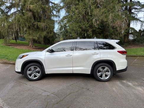 Used 2019 Toyota Highlander Limited Platinum image 12