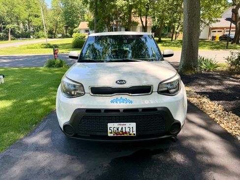 Used 2016 Kia Soul FWD image 2