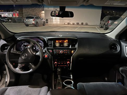 Used 2015 Nissan Pathfinder S image 6