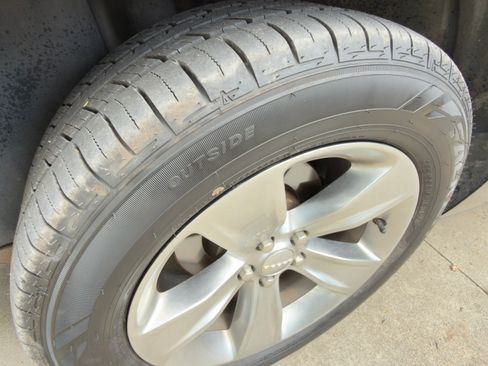 Used 2015 Dodge Challenger SXT RWD image 6
