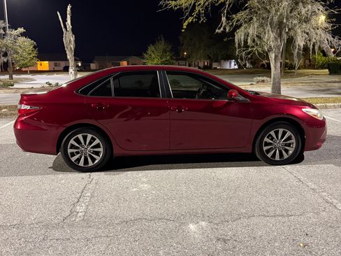 Used 2017 Toyota Camry XLE image 5