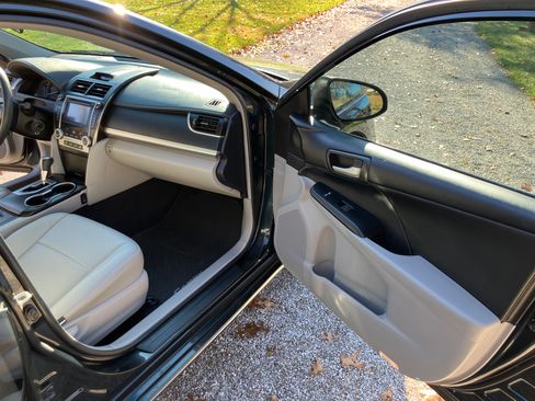 Used 2014 Toyota Camry LE image 24