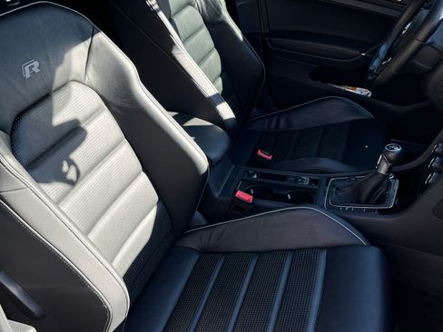 Used 2018 Volkswagen Golf 4-Door image 17