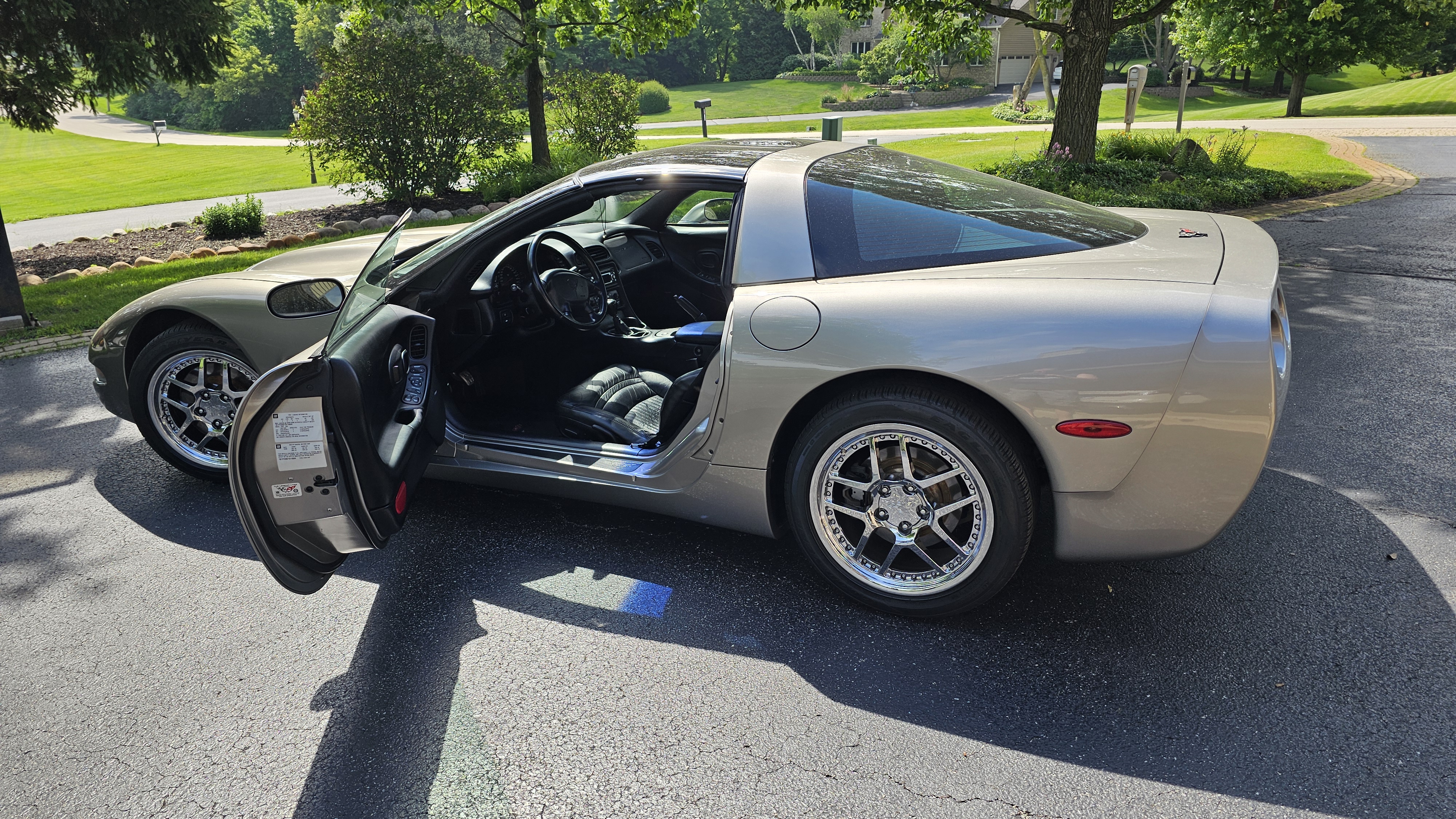 Used 2001 Chevrolet Corvette Coupe w/ Preferred Equipment Group2 RWD image 10