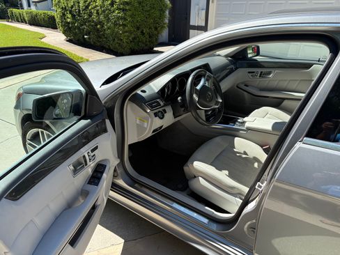 Used 2014 Mercedes-Benz E 550 E 550 4MATIC Sedan 4D image 13