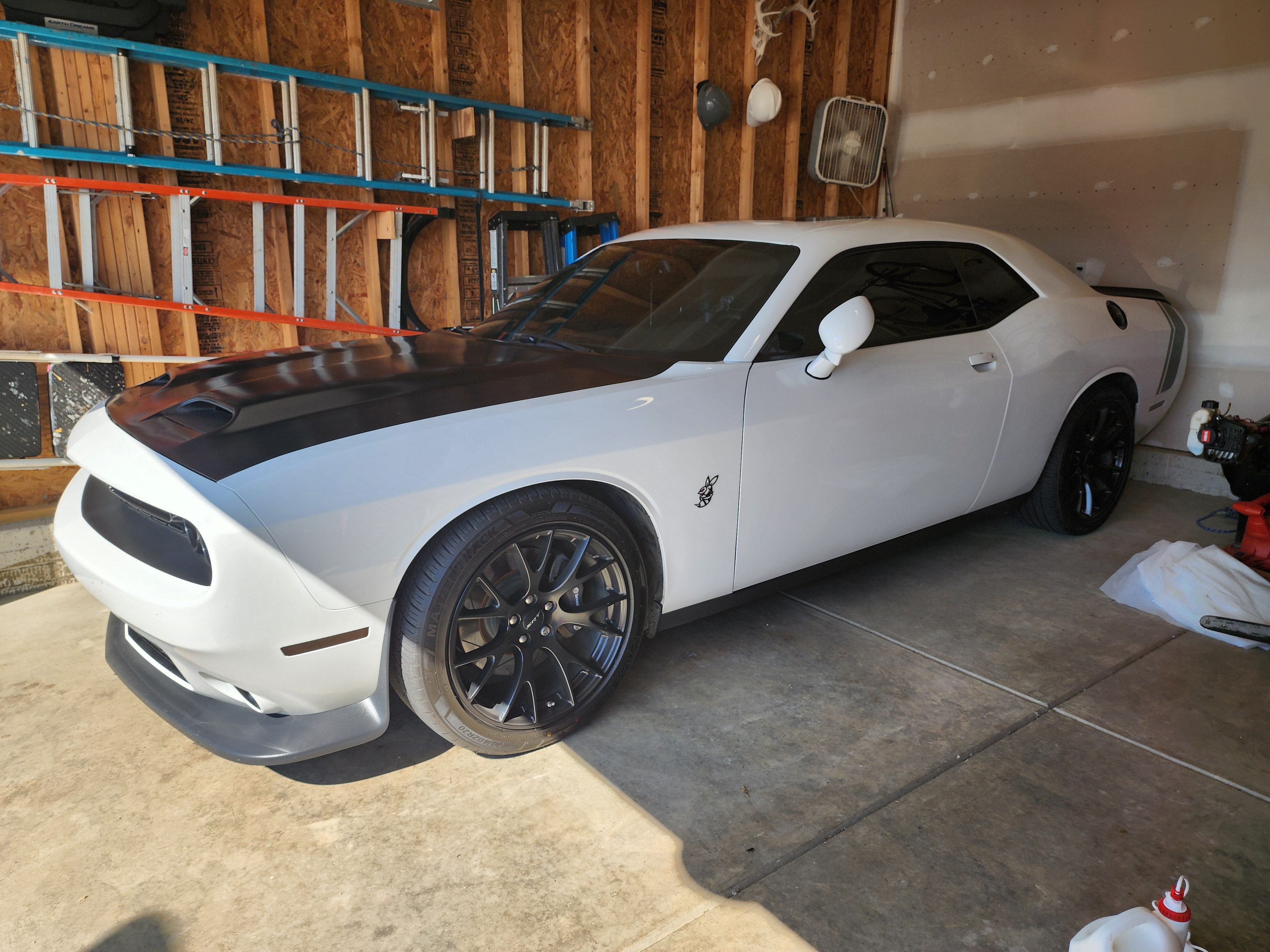 Used 2016 Dodge Challenger R/T Scat Pack w/ Leather Interior Group RWD image 4