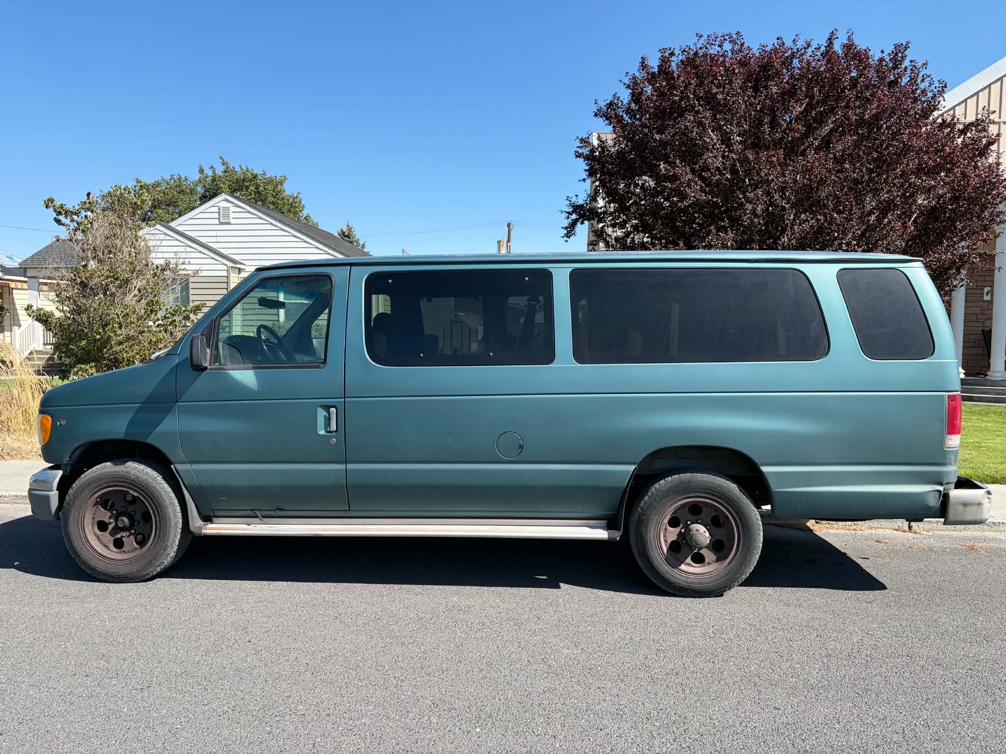 Used 1998 Ford E-350 and Econoline 350 Club Wagon RWD image 1