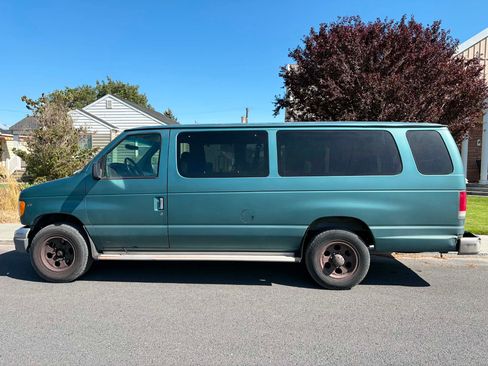 Used 1998 Ford E-350 and Econoline 350 Club Wagon RWD image 1