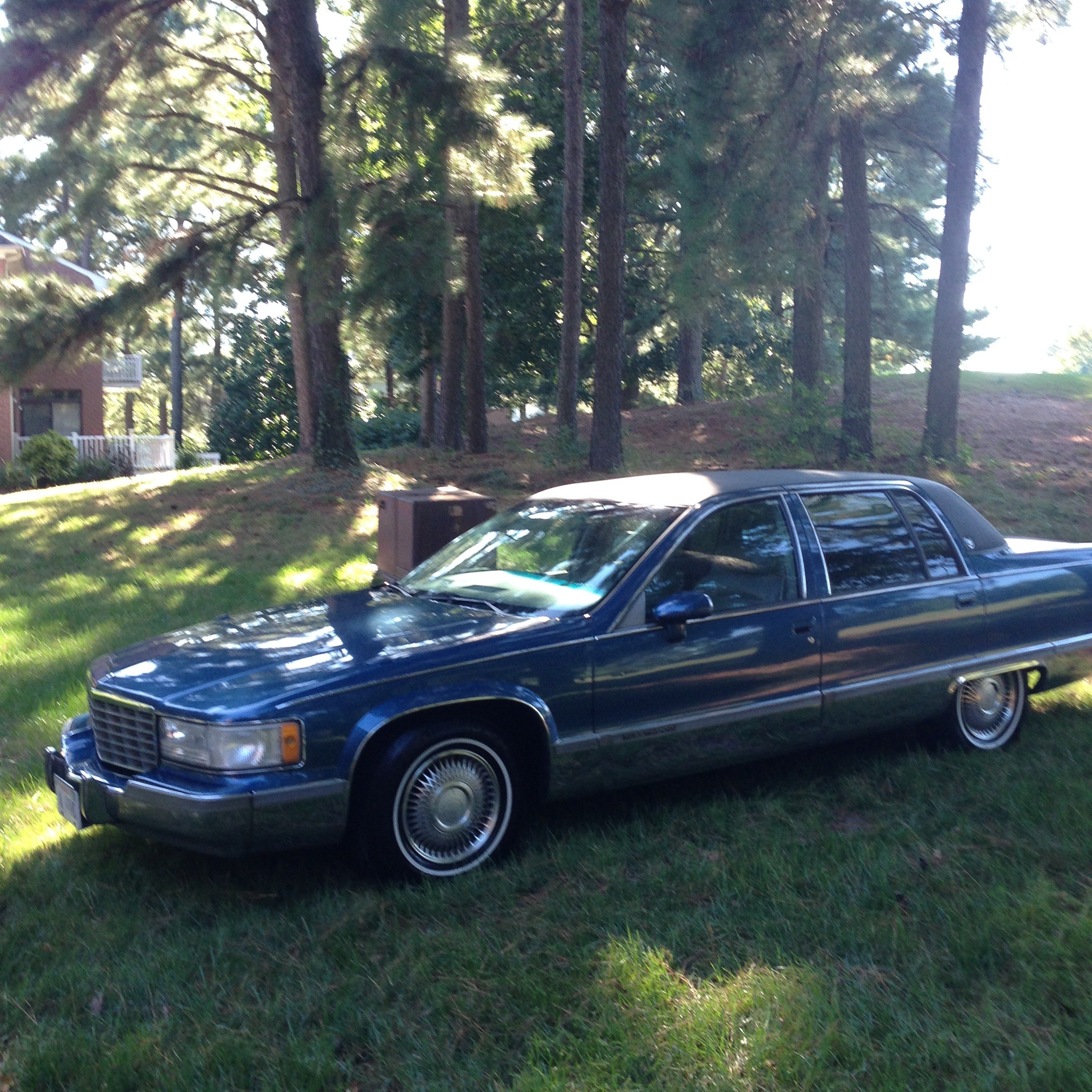 Used 1993 Cadillac Fleetwood Sedan RWD image 1