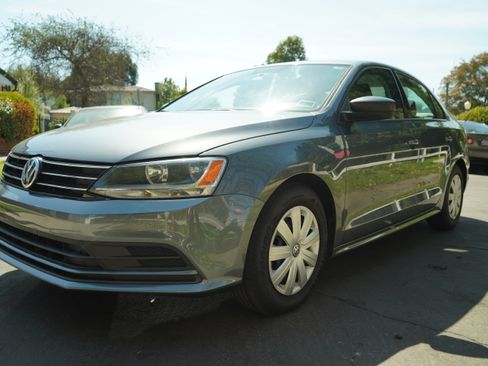Used 2015 Volkswagen Jetta S FWD image 1