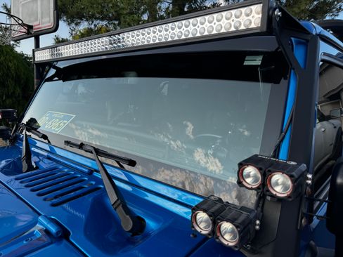 Used 2015 Jeep Wrangler Unlimited Rubicon w/ Connectivity Group image 14