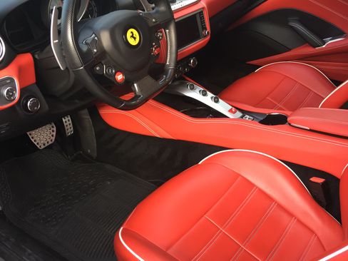 Used 2015 Ferrari California T image 4