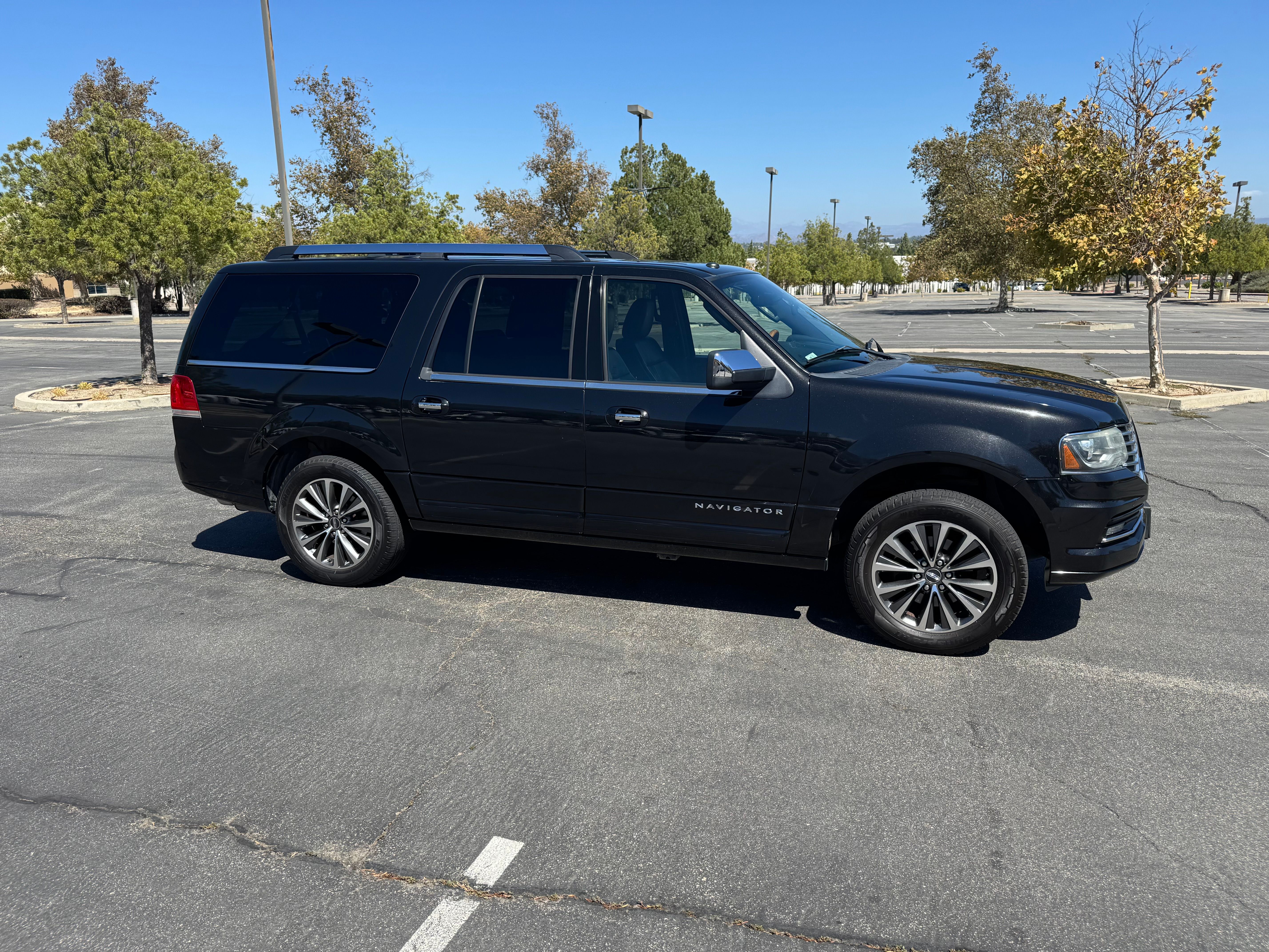 Used 2015 Lincoln Navigator L 2WD image 2
