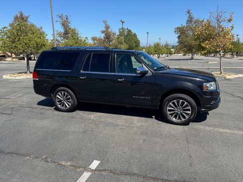 Used 2015 Lincoln Navigator L 2WD image 2