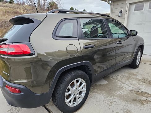 Used 2016 Jeep Cherokee Sport w/ Cold Weather Group image 5