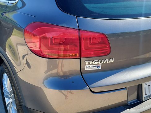 Used 2014 Volkswagen Tiguan SE image 24