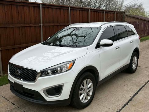 Used 2018 Kia Sorento LX image 2