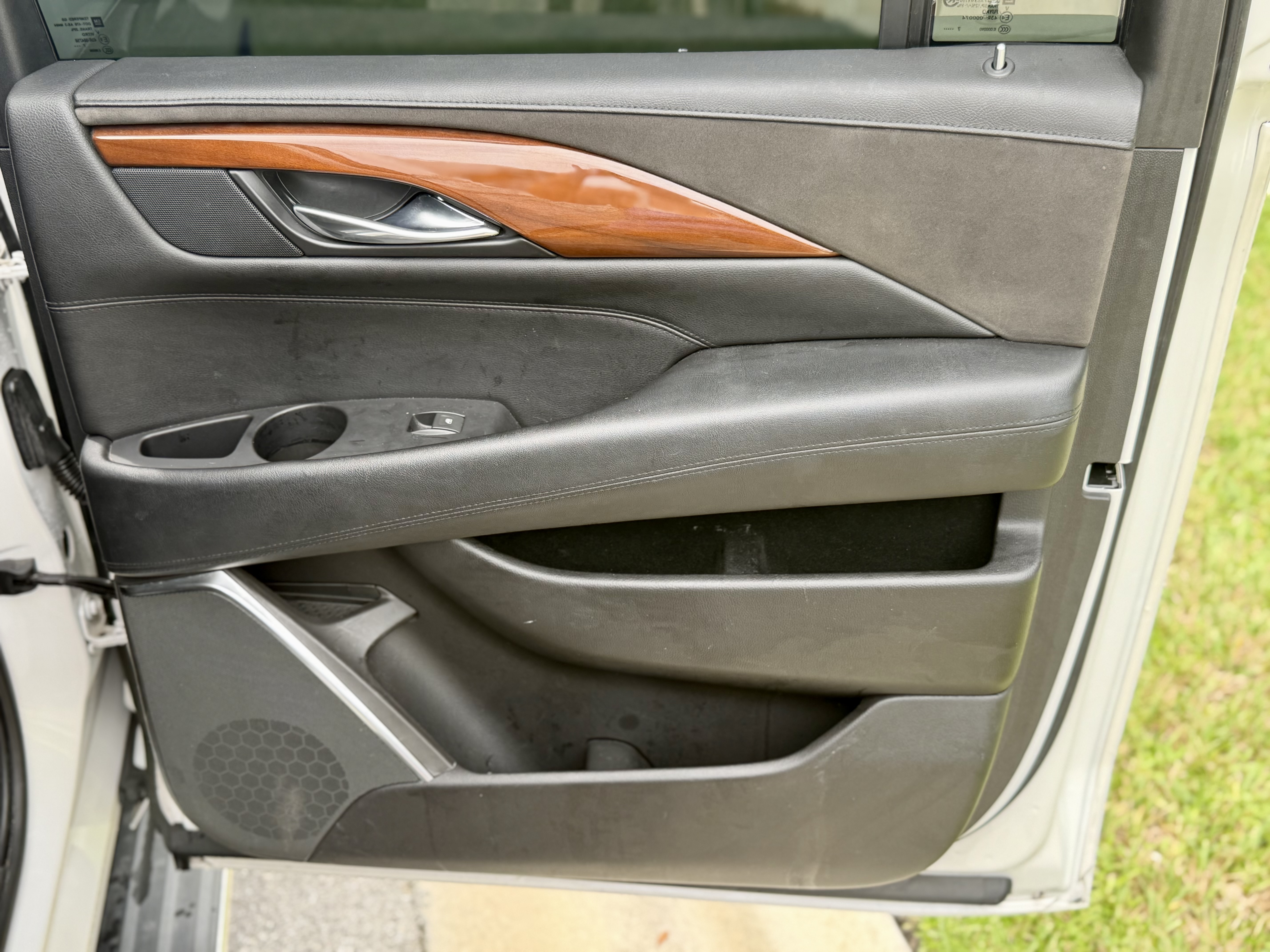 Used 2018 Cadillac Escalade ESV Luxury RWD image 27