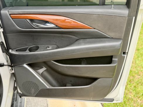 Used 2018 Cadillac Escalade ESV Luxury RWD image 27