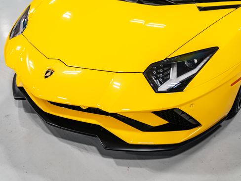 Used 2018 Lamborghini Aventador S image 10