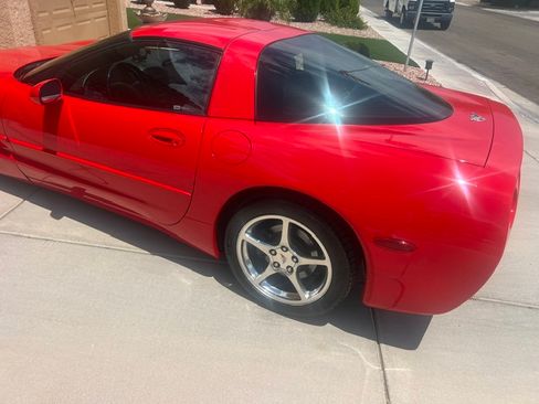 Used 2003 Chevrolet Corvette Coupe w/ Preferred Equipment Group RWD image 9