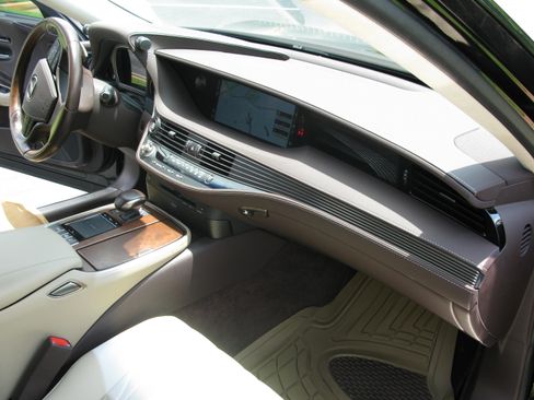 Used 2018 Lexus LS 500 w/ Interior Upgrade Package image 12