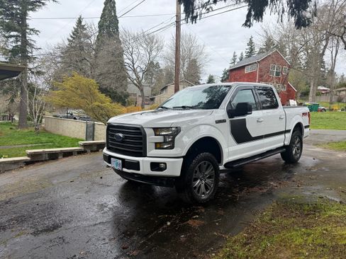 Used 2017 Ford F150 XLT w/ Equipment Group 302A Luxury image 4
