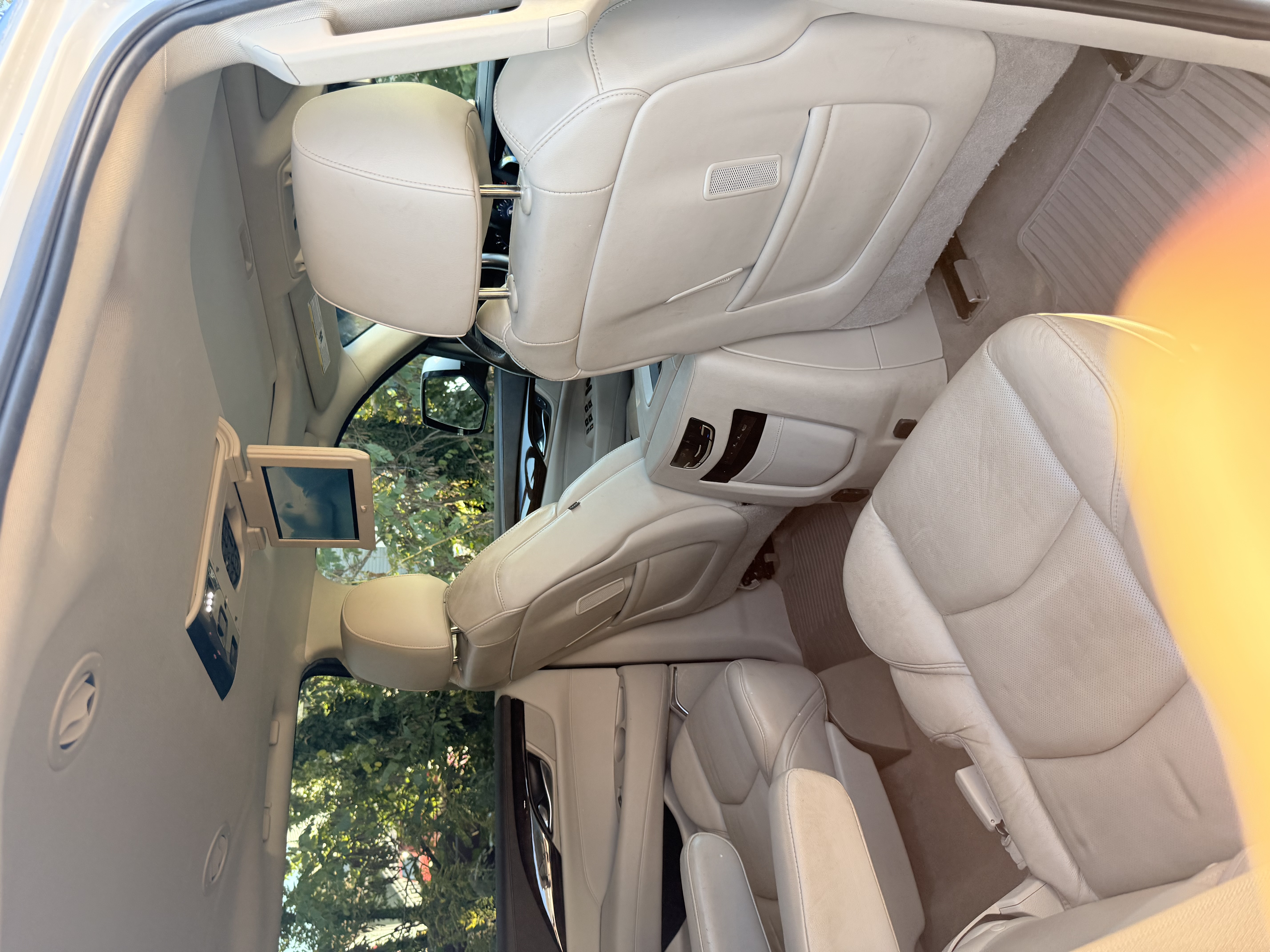 Used 2017 Cadillac Escalade Luxury AWD/4WD image 24