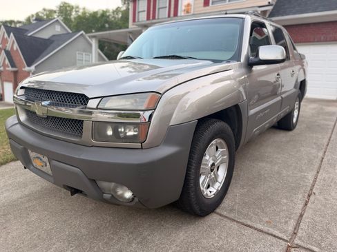 Used 2002 Chevrolet Avalanche 2WD image 1