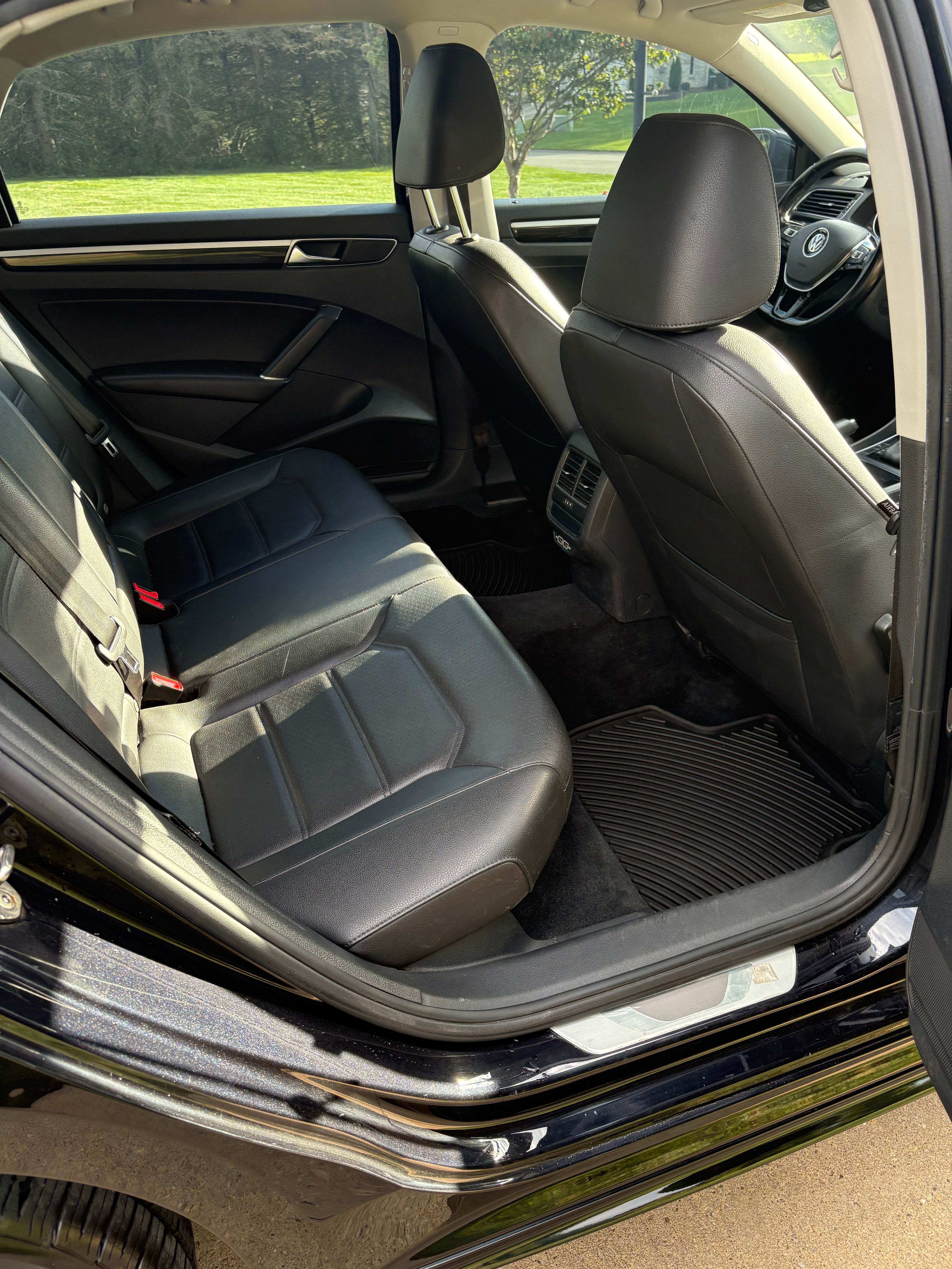 Used 2019 Volkswagen Passat 2.0T SE R-Line FWD image 14