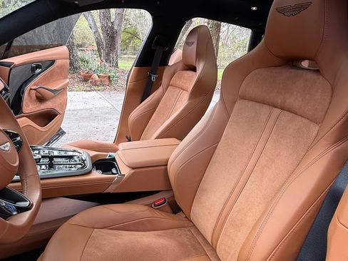 Used 2025 Aston Martin DBX 707 image 9