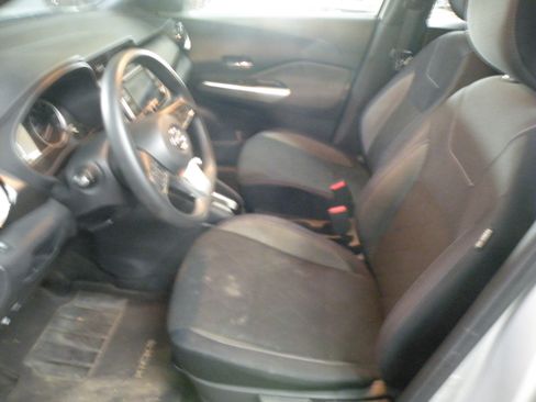 Used 2018 Nissan Kicks SV FWD image 14