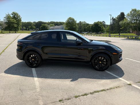 Used 2021 Porsche Cayenne Turbo S AWD/4WD image 6