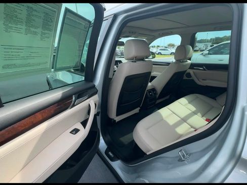 Used 2015 BMW X3 sDrive28i RWD image 9