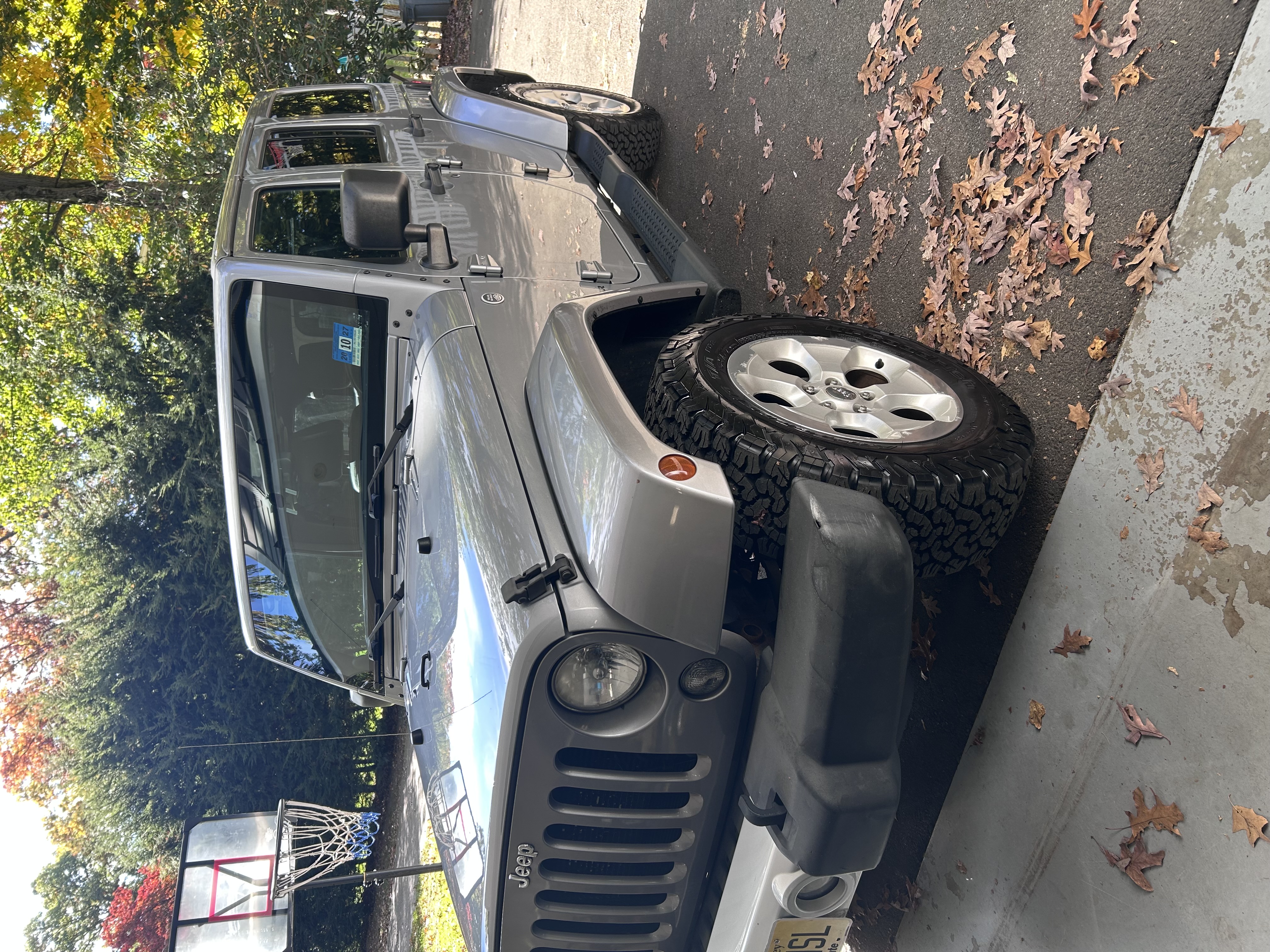 Used 2014 Jeep Wrangler Unlimited Sahara w/ Connectivity Group AWD/4WD image 4