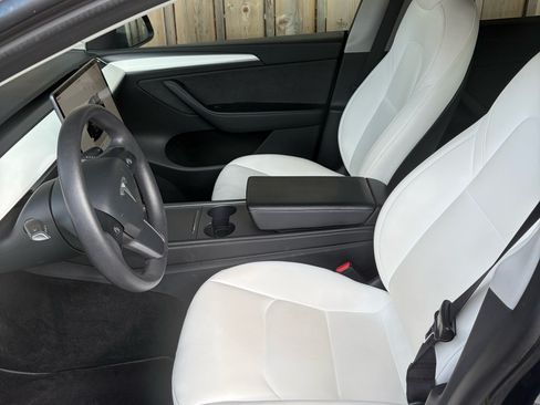 Used 2023 Tesla Model Y Performance image 13