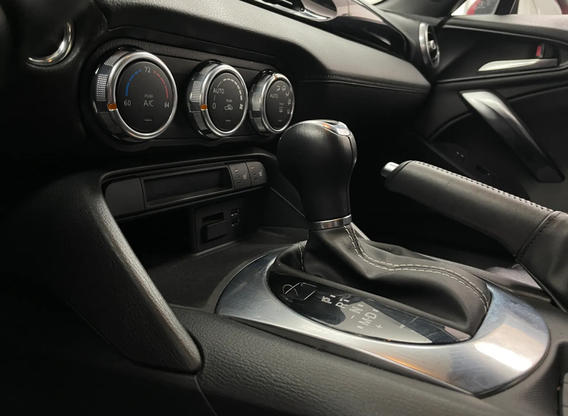 Used 2017 FIAT 124 Spider Lusso RWD image 13