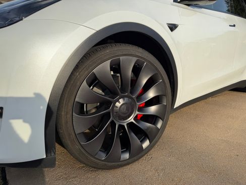 Used 2025 Tesla Model Y Performance AWD/4WD image 9