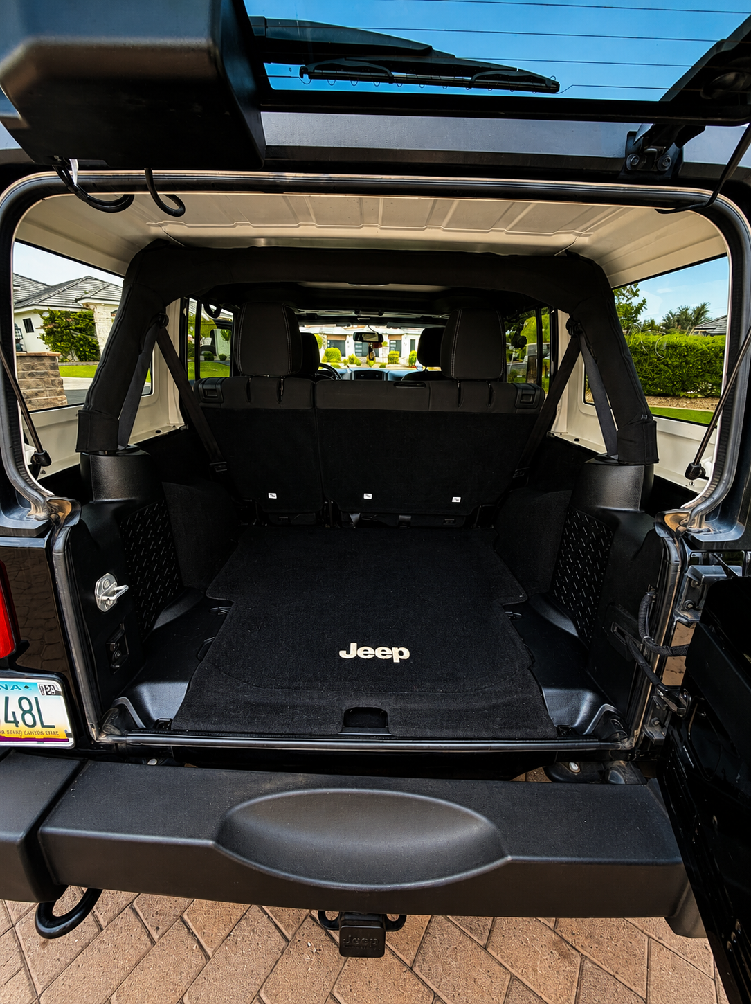 Used 2016 Jeep Wrangler Unlimited Rubicon w/ Connectivity Group AWD/4WD image 10