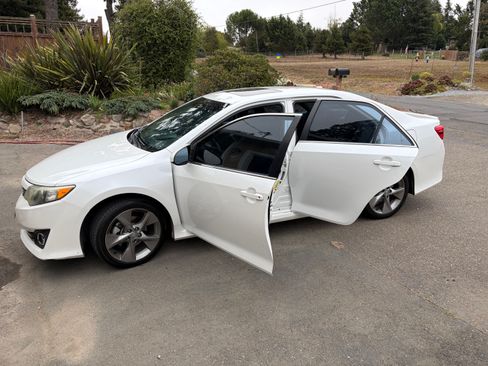 Used 2012 Toyota Camry SE FWD image 6