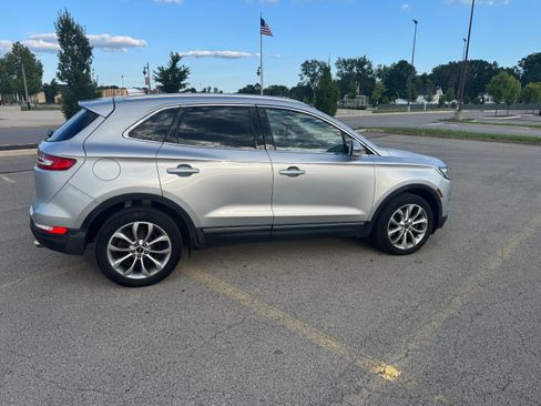 Used 2017 Lincoln MKC Select AWD/4WD image 2