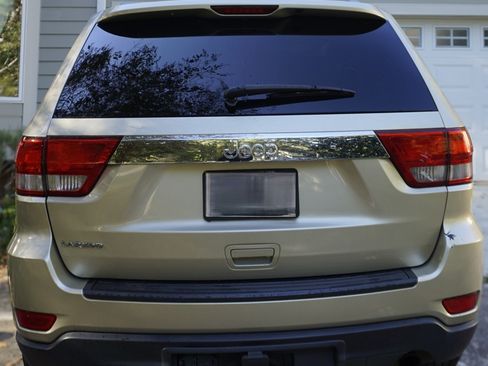 Used 2011 Jeep Grand Cherokee Laredo w/ Trailer Tow Group image 16