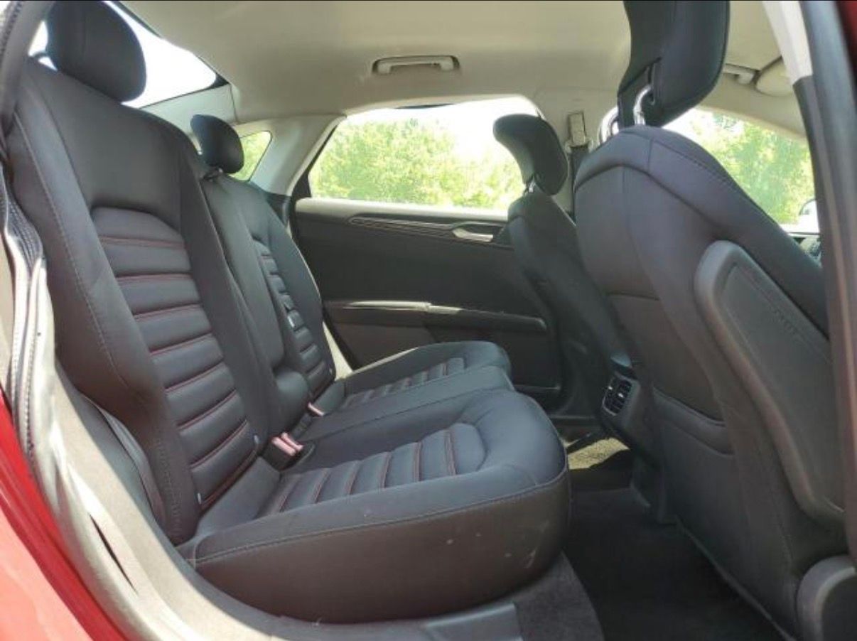 Used 2015 Ford Fusion SE w/ Equipment Group 201A FWD image 11