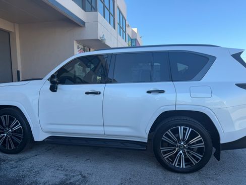 Used 2024 Lexus LX 600 4WD w/ Appearance Package image 2
