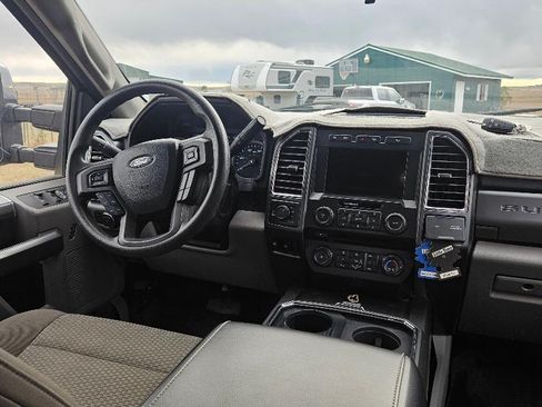 Used 2018 Ford F250 XLT w/ XLT Premium Package image 9