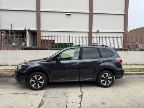 Used 2018 Subaru Forester 2.5i Premium AWD/4WD image 1