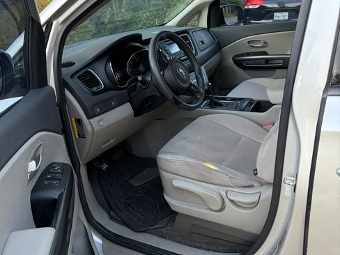 Used 2016 Kia Sedona L image 13