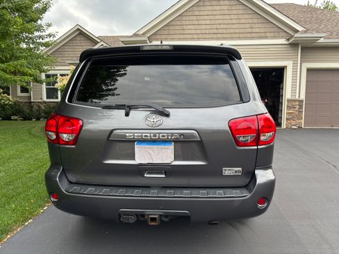 Used 2016 Toyota Sequoia SR5 AWD/4WD image 5