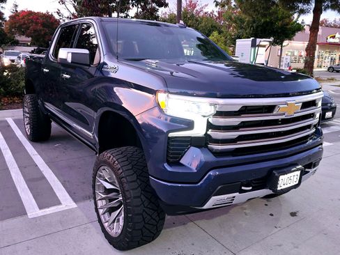 Used 2022 Chevrolet Silverado 1500 High Country w/ Technology Package image 1