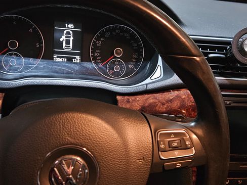 Used 2013 Volkswagen Passat TDI SEL Premium image 14